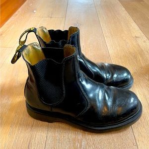 Dr. Martens 2976 Women’s Smooth Leather Chelsea Boots
